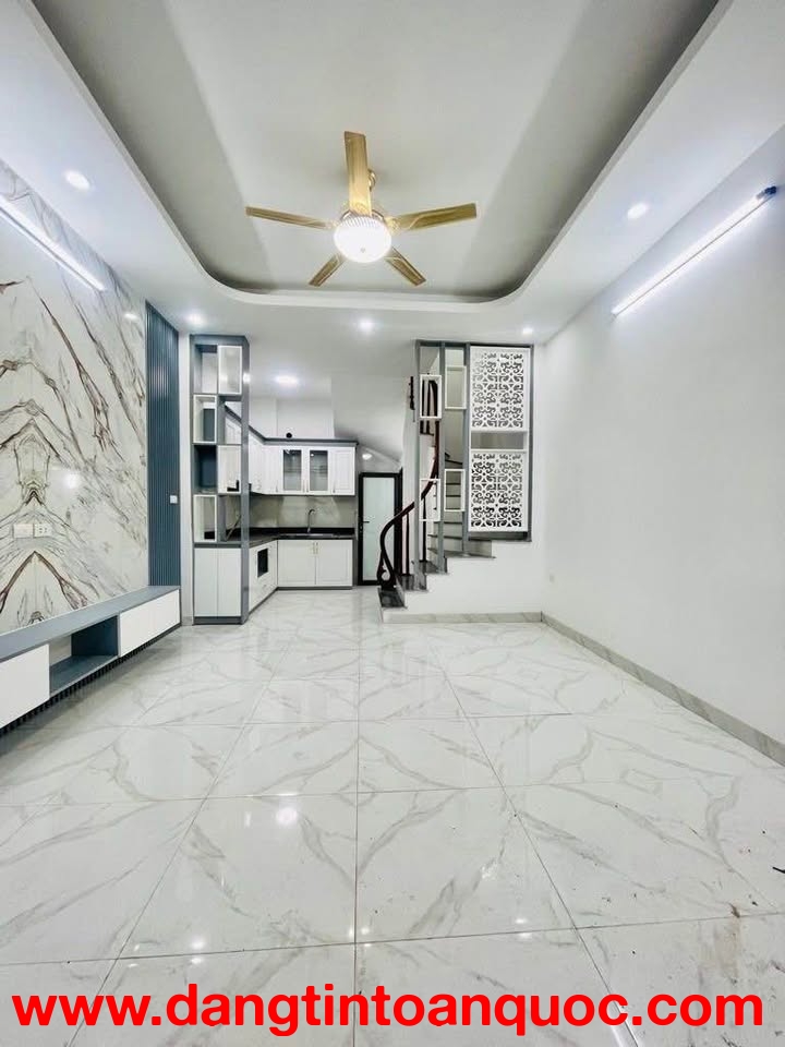 Bán nhà Việt Hưng 30m 5 tầng full nội thất nhỉnh 6 tỷ