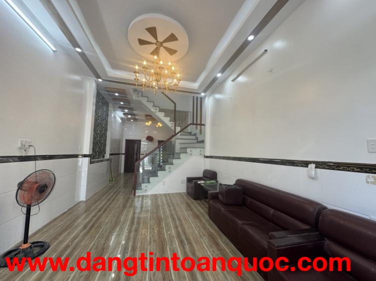 Bán nhà  đường Lã Xuân Oai, Q9, Thủ Đức, TP HCM. DT 64m2, 2 tầng. Giá  6.55 tỷ, SHR - 0933125879