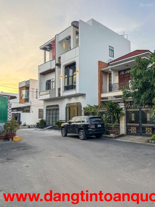 Nhà ngang 5.3m hiếm khu Phước Bình - DT rộng lớn 95m2 - 4 phòng ngủ rộng lớn