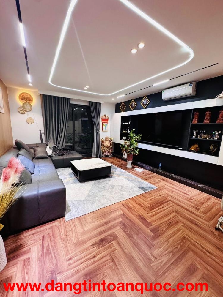 Bán nhà Hoàng Cầu, 60m2, 4 tầng, mặt tiền 4m, 25.8 tỷ, vỉa hè, ô tô tránh, kinh doanh