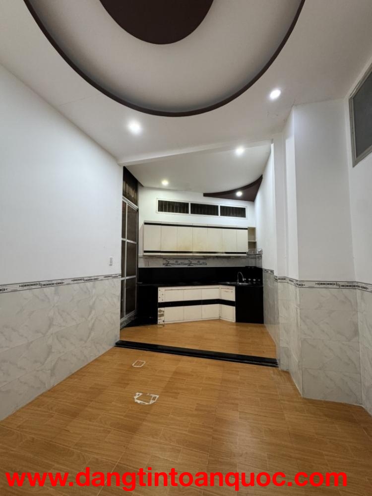 Bán nhà hẻm đường số 9, Trường Thọ,Thủ Đức, TP HCM. DT 80m2, cấp 4, SHR . Giá 5,05 tỷ.