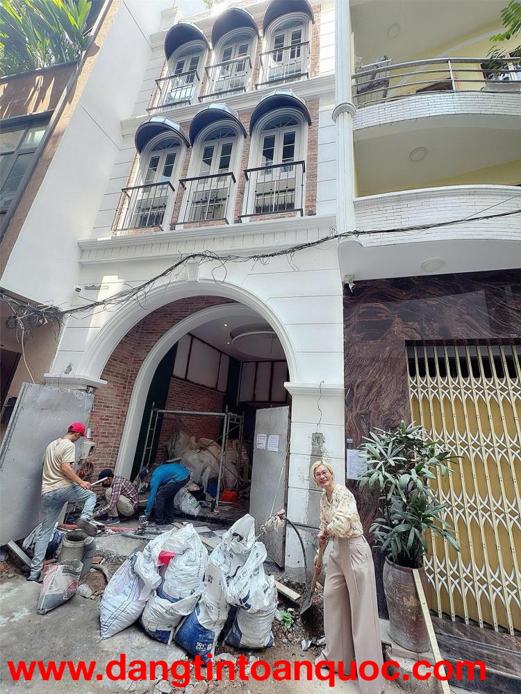 BÁN NHÀ 4 TẦNG - MẶT TIỀN LÔ NHÌ XE HƠI ĐẬU CỬA ĐƯỜNG THỦ KHOA HUÂN, P.BÊN THÀNH, QUẬN 1 - GIANG GIA