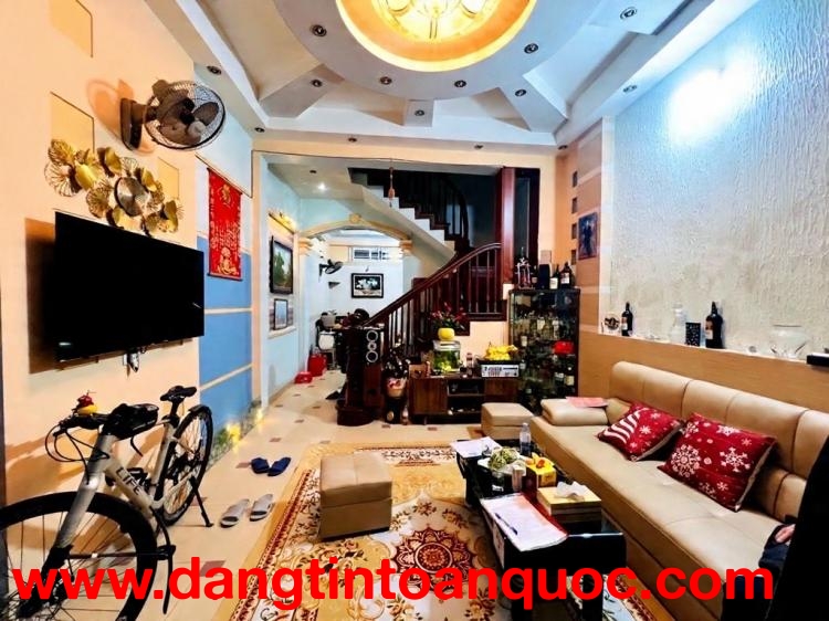 nguyễn khang 50m x4 tầng 11,3 tỷ ngõ ô tô,thông các ngả,dân xây,gần phố