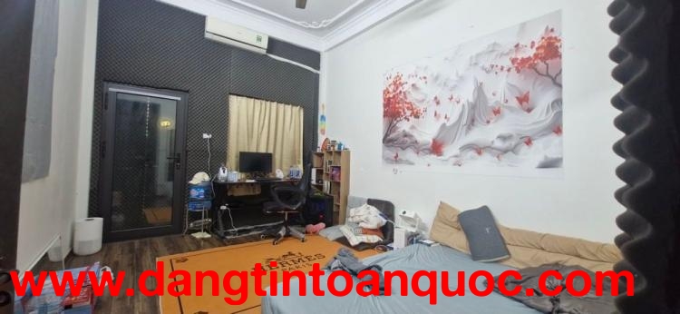 bán nhà Hoàng Cầu 45m 4 tầng, sát ô tô tránh giá hấp dẫn