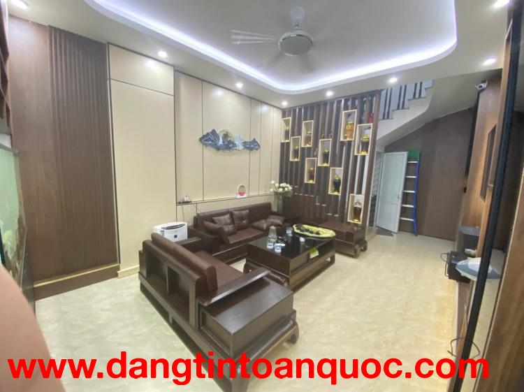 Bán nhà Nguyễn Lương Bằng, 60m2, 5 tầng thang máy, mặt tiền 4.1m, 25.8 tỷ, vỉa hè, ô tô tránh, kinh 