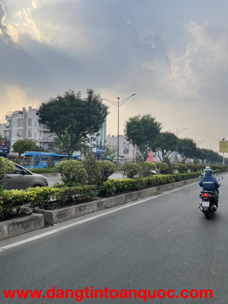 Bán nhà mặt tiền 24x40m giá 109 tỷ Đường Trường Chinh