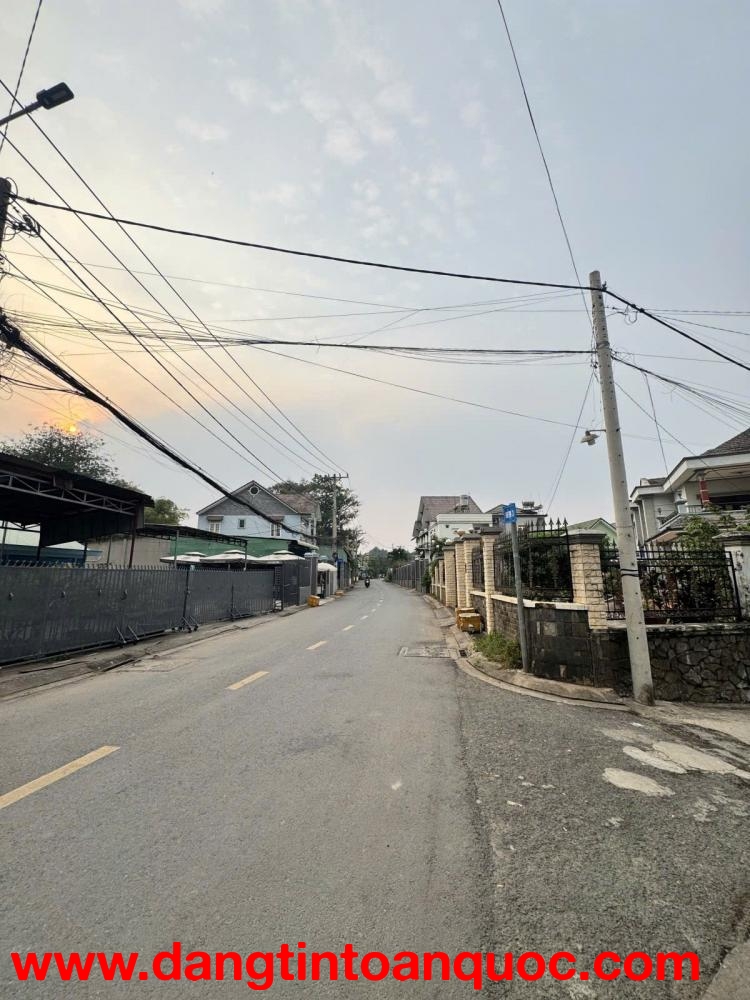 BÁN NHÀ MẶT TIỀN SÁT NGUYỄN XIỂN QUẬN 9 GIÁ RẺ - VIEW HỒ MÁT MẺ - CẠNH TRẠM METRO - CHỈ 3.8 TỶ