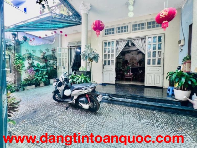 Bán nhà đường Tam Bình, Hiệp Bình Chánh, Thủ Đức, DT 170m2, 3 tầng, 5PN, SH. Giá - 10.4 tỷ .