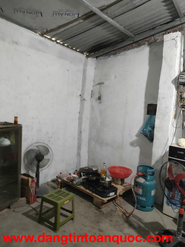 Bán gấp giá rẻ Giải Phóng 63m, cấp 4, mặt tiền 4m, 940 triệu Hoàng Mai.