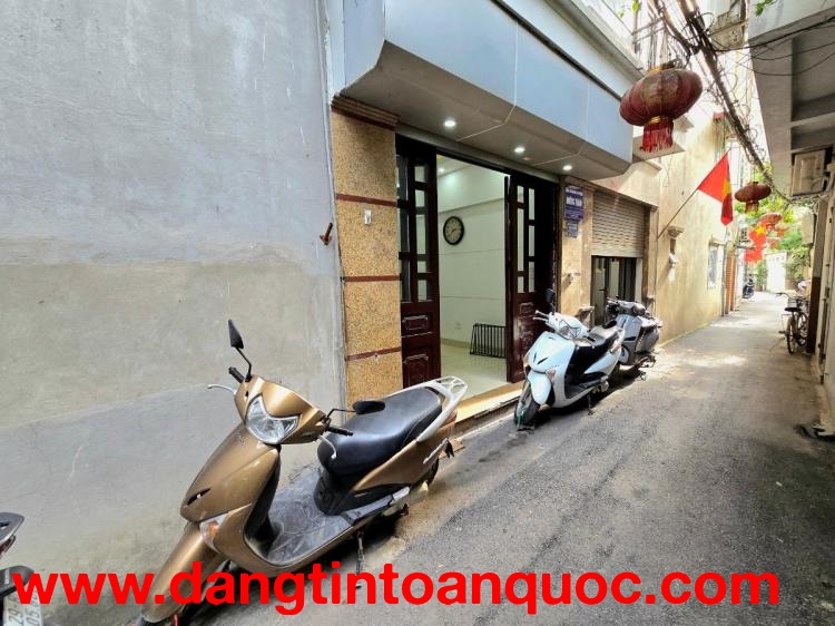 Cho thuê gấp nhà nguyên căn phố Văn Cao 25m2 4tầng 8.5tr/tháng gần Hồ Tây