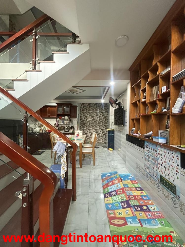 NHÀ CHÍNH CHỦ-SONG HÀNH TRƯỜNG CHINH GIÁP GÒ VẤP GIÁP NHÀ GA T3-DT:68m2 ( 4m X 17m)4 PN, HẺM 3.5M, S