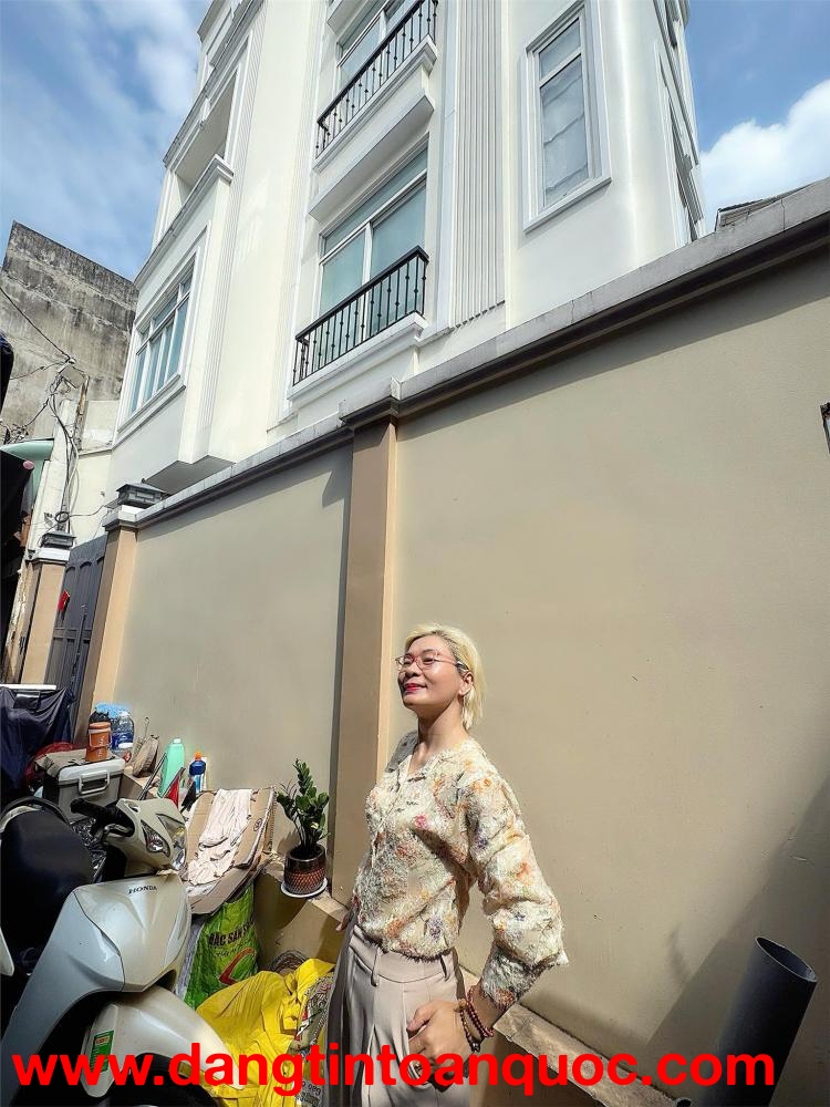 BÁN ĐẤT TẶNG NHÀ 2 TẦNG - MẶT TIỀN HẺM XE HƠI Đ. THỦ KHOA HUÂN, P.BẾN THÀNH, QUẬN 1 - NƠI ĐÓN ĐẦU DU