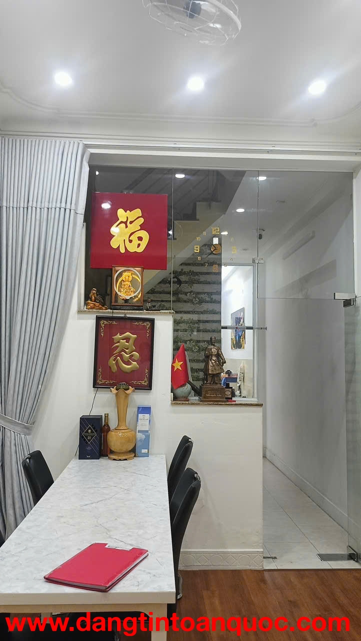 Mặt tiền Xóm Chiếu - Quận 4 - 78m2 - 3 tầng - 18.5 tỷ