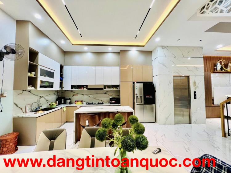 BÁN NHÀ NGUYỄN SƠN HXH THÔNG  4 TẦNG CÓ THANG MÁY  97M NGANG 5.8  GIÁ 15