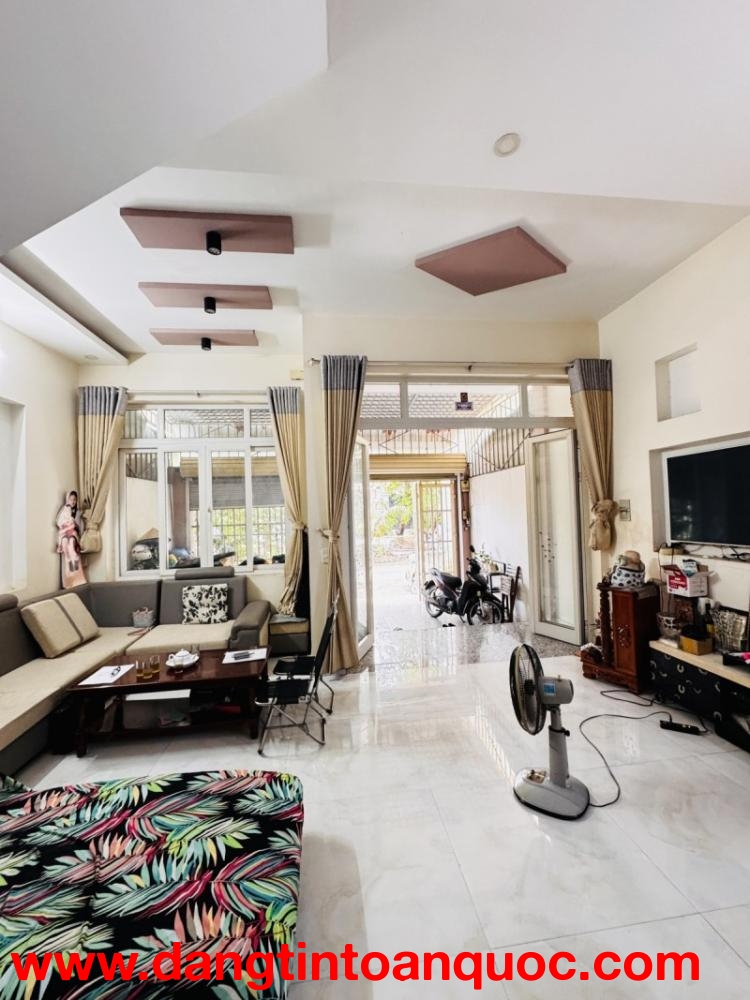 Bán nhà đường 102, Phường Tăng Nhơn Phú A, Q9, Thủ Đức, TP HCM. DT 84m2, 3 tầng, 4PN, sổ hồng, giá 7
