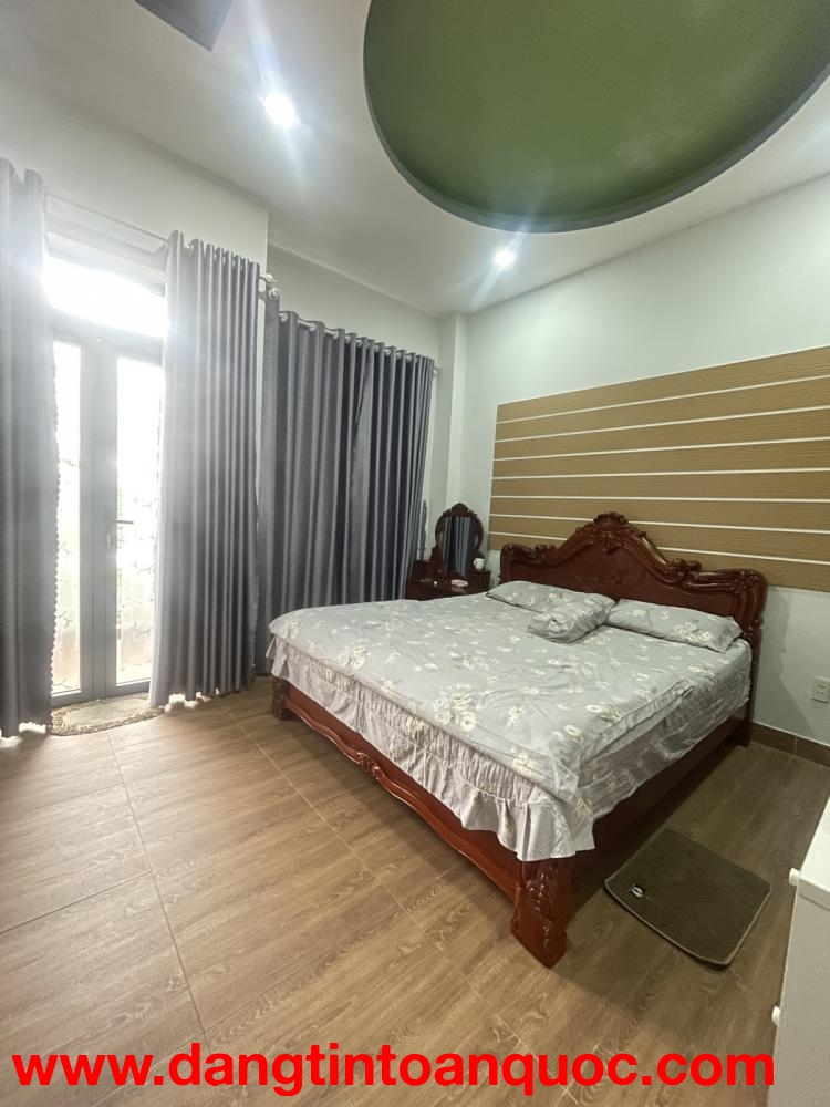 NHÀ MẶT TIỀN BÙI VĂN NGỮ HIỆP THÀNH QUẬN 12
NHÀ VÀO Ở NGAY - KHU AN NINH DÂN TRÍ TOÀN NHÀ CAO TẦNG.