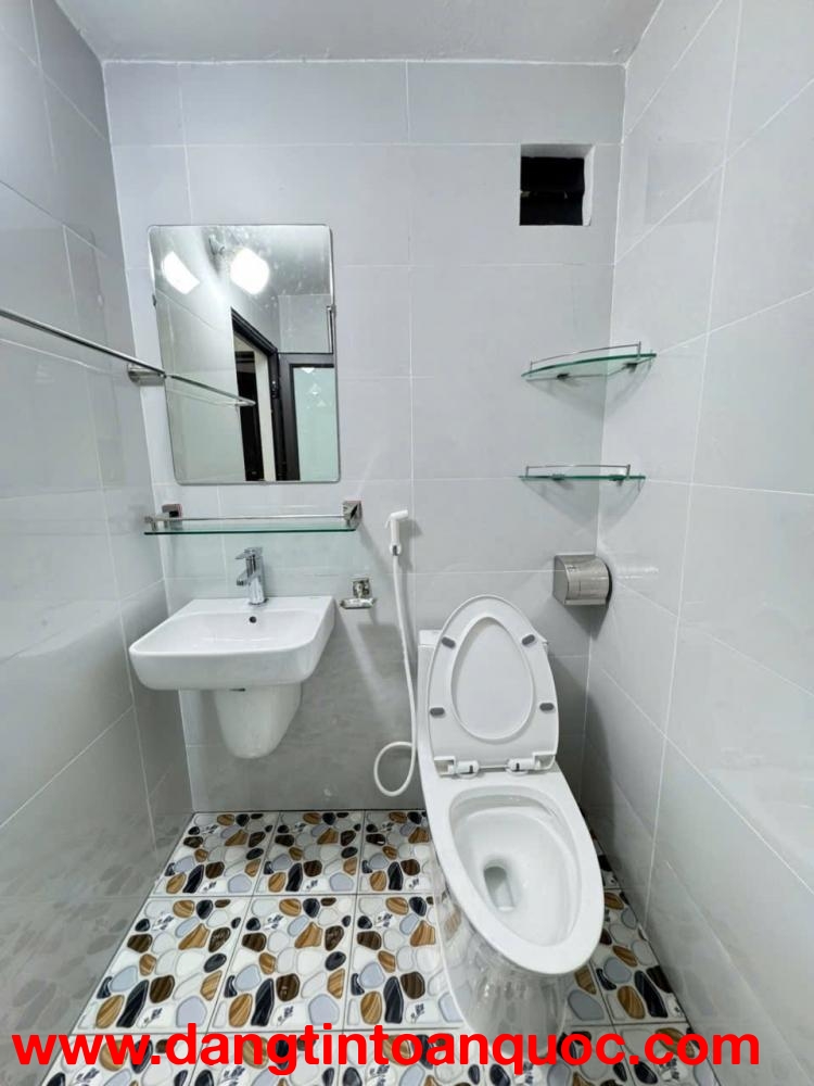 Chính chủ cần tiền bán gấp nhà mặt chợ thôn Chi Đông 2, Quang Minh, MT kinh doanh đẹp