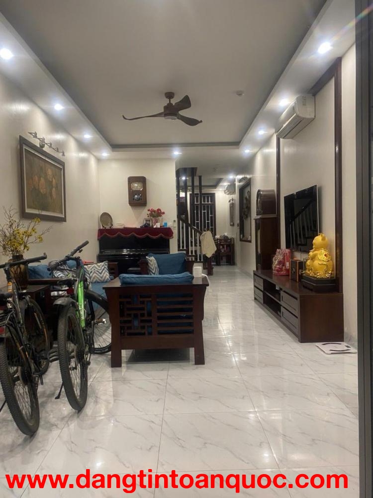 Bán nhà Võ Văn Dũng, 61m2, 4 tầng, mặt tiền 4m, 25.8 tỷ, vỉa hè, ô tô tránh, kinh doanh