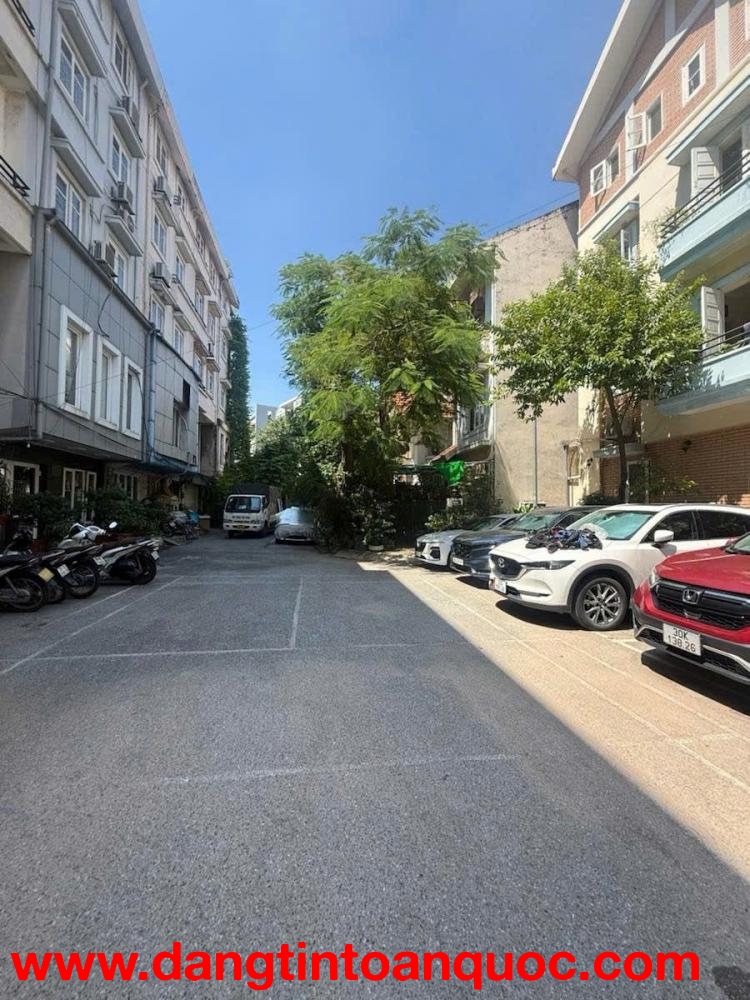 Cực đẹp, bán nhà khu Vĩnh Phúc, phân lô ô tô tránh, 10 tầng kinh doanh chỉ 23 tỷ