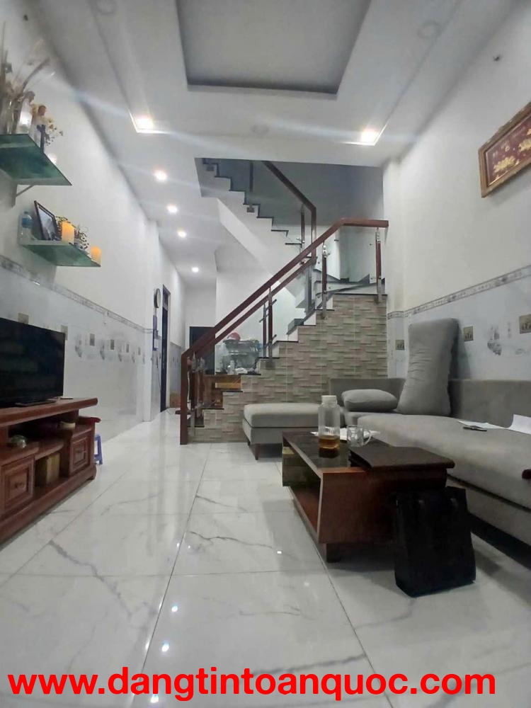 HẺM XE HƠI THÔNG LÂM THỊ HỐ - VÀI BƯỚC CHÂN RA ĐƯỜNG XE TẢI TRÁNH.NHÀ 3 TẦNG ĐÚC KIÊN CỐ VÀO Ở NGAY 