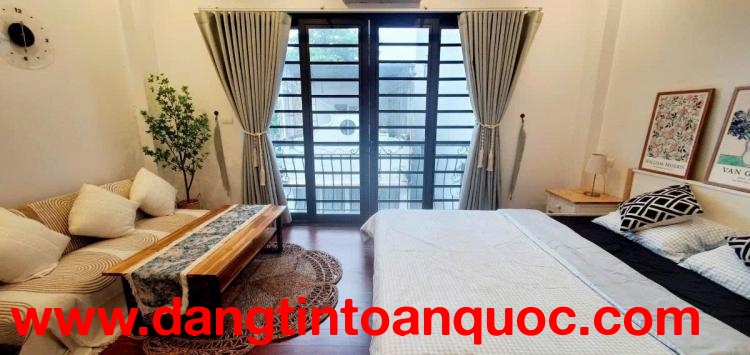 NHÀ LÂM DU, BỒ ĐỀ, LONG BIÊN: DT 31M 5 TẦNG MT 4M6 GIÁ 9.81 TỶ. LH:0985302254.