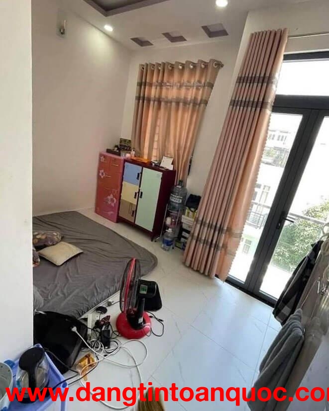 Bán nhà Q7: 81m2, ngang 6m, 4 tầng, 10pn, sổ hồng, nguyễn văn quỳ, giá 10.5 tỷ, liên hệ 0907951568.