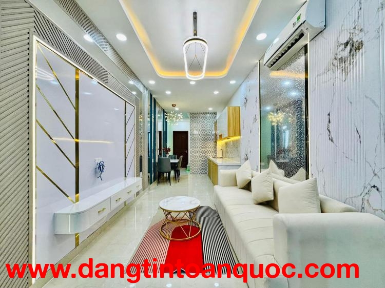 GẤP!BÁN NHÀ ĐỨC DIỄN,BỂ BƠI TỪ LIÊM OTO,NGÕ THÔNG,DT:40Mx5T,MT:4m, Giá: 8.4ty