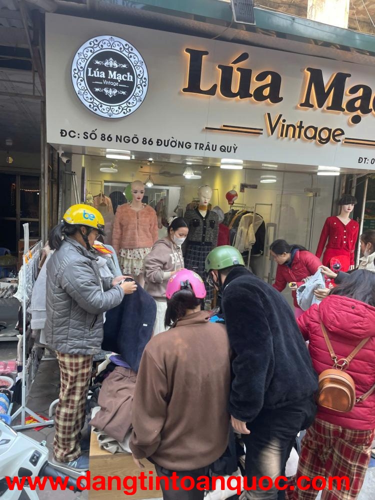 SANG NHƯỢNG SHOP QUẦN ÁO - TRÂU QUỲ, GIA LÂM Vị trí đắc địa: gần trường học, khu dân cư đông đúc, nh