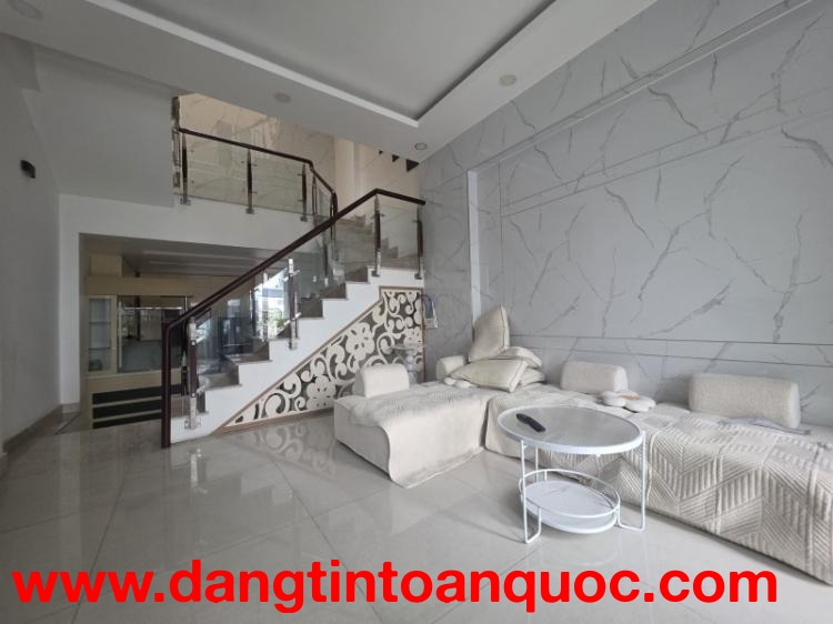 Bán nhà mặt phố đường số 28, Phường Cát Lái, Q2, TP HCM. DT 76m2, 4 tầng, SH. Giá 10.59  tỷ.