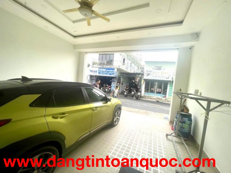 Bán nhà mặt phố đường số 4, Phường Linh Xuân, TP HCM. DT 140m2, 3 tầng, giá  8.85 tỷ.