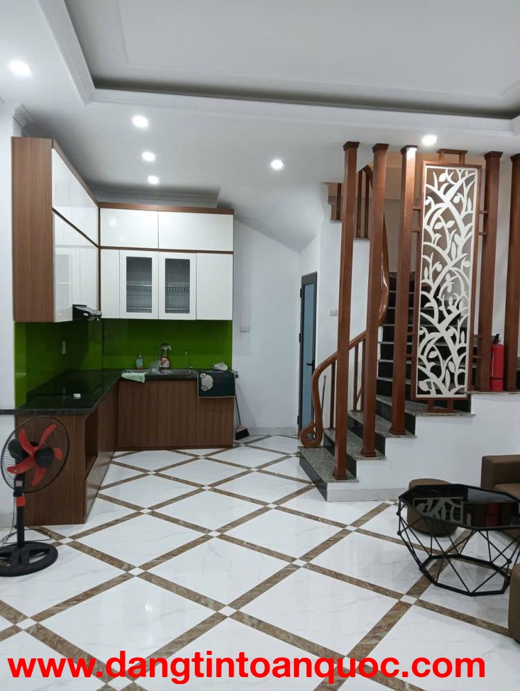 Bán nhà Ngọc Hồi, Văn Điển, Ô tô đỗ cổng, kinh doanh, 30m2, 6.68tỷ(CTL)