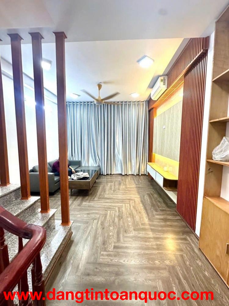 BÁN NHÀ 5 TẦNG DÂN XÂY - ÔTÔ ĐỖ CỬA - SÁT ĐƯỜNG PHAN TRỌNG TUỆ - THANH TRÌ