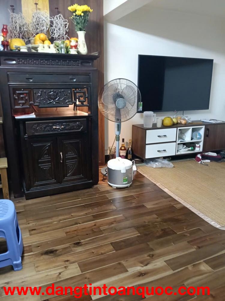 Bán nhà 2 tầng xây đẹp chắc chắn, mặt chợ 5 tầng buôn bán sầm uất, thông các ngõ 72 đường lĩnh Nam n