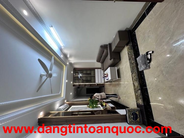 Hiếm- Bán nhà đẹp Nguyễn Văn Cừ -Ô tô- Dân Xây- Ngõ Nông- 45m 5 tầng full Nội thất xịn- nhỉnh 12 tỷ