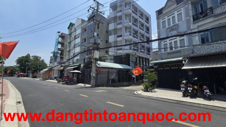 Nhà Đường D4 Ngay Công Viên Phần Mềm Quang Trung Quận 12 100m2 5 tỷ 5.