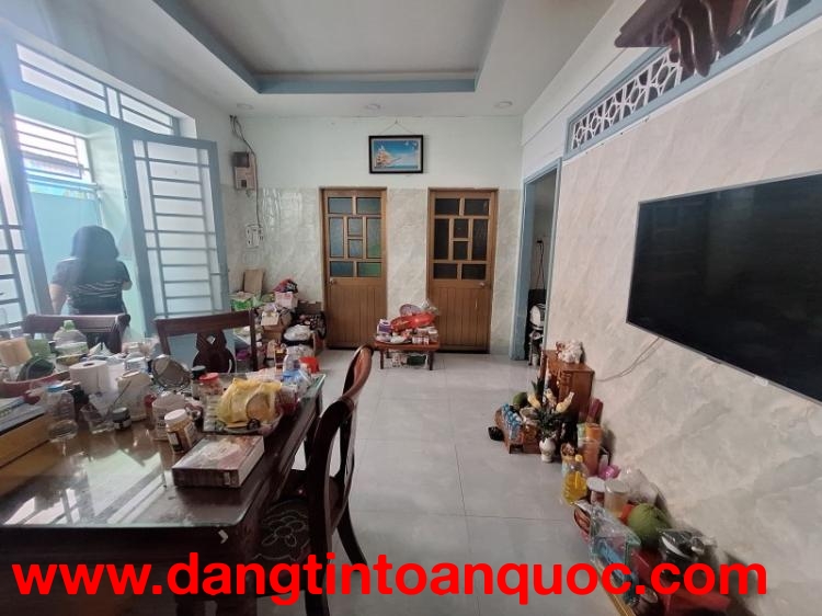 Bán nhà hẻm đường số 8, Trường Thọ, Thủ Đức, TP HCM. DT 100m2, cấp 4, giá 5.15 tỷ.