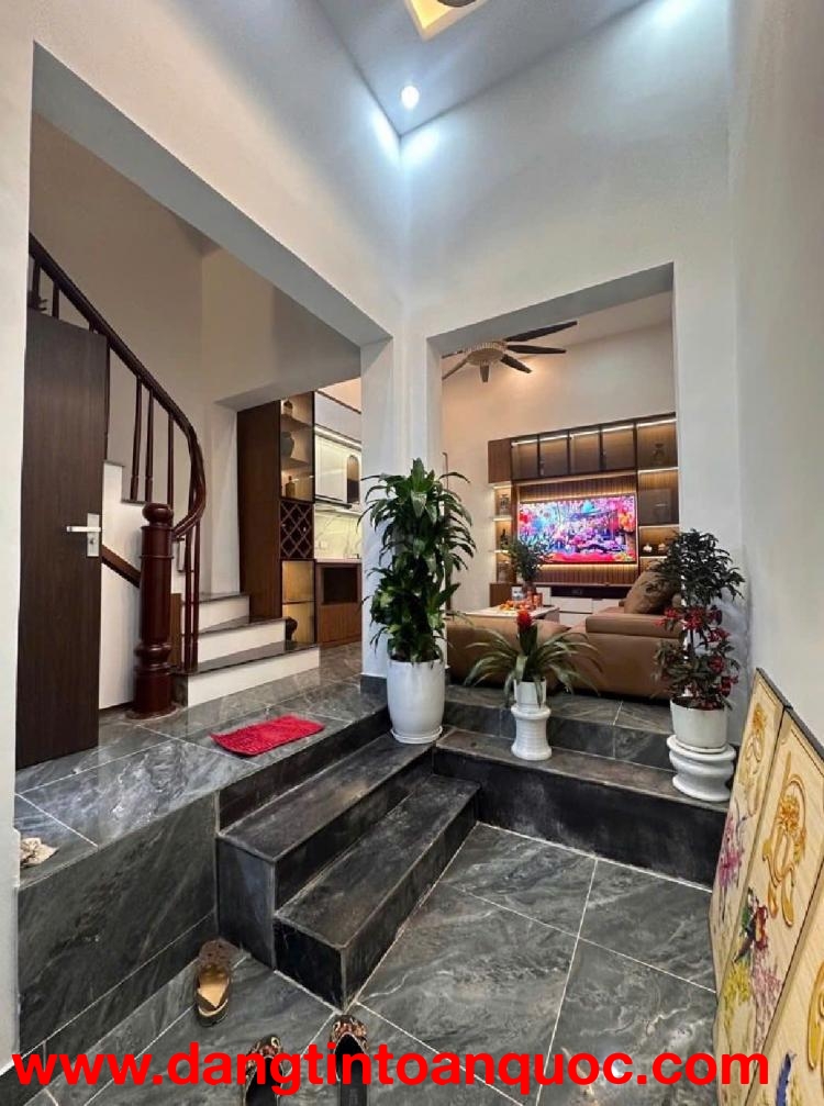 NHỈNH 8.x TỶ SIÊU PHẨM NHÀ MỚI - LÔ GÓC - TRUNG TÂM HAI BÀ TRƯNG - MINH KHAI 5 TẦNG 3 NGỦ