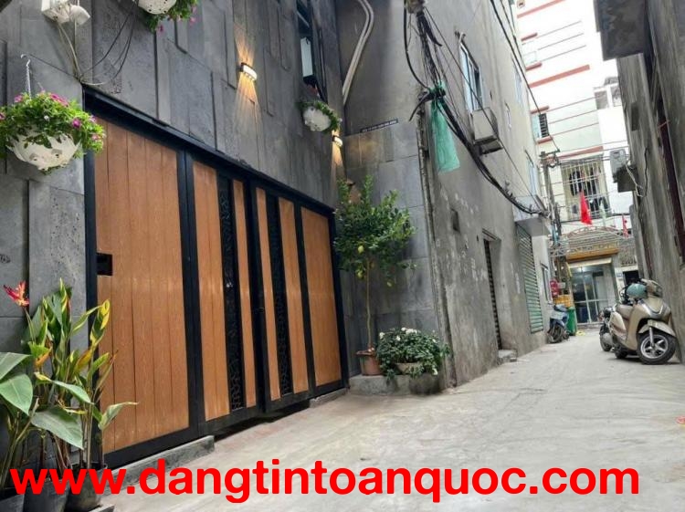 Bán tòa nhà 8 tầng mễ trì dòng tiền khủng 35 phòng