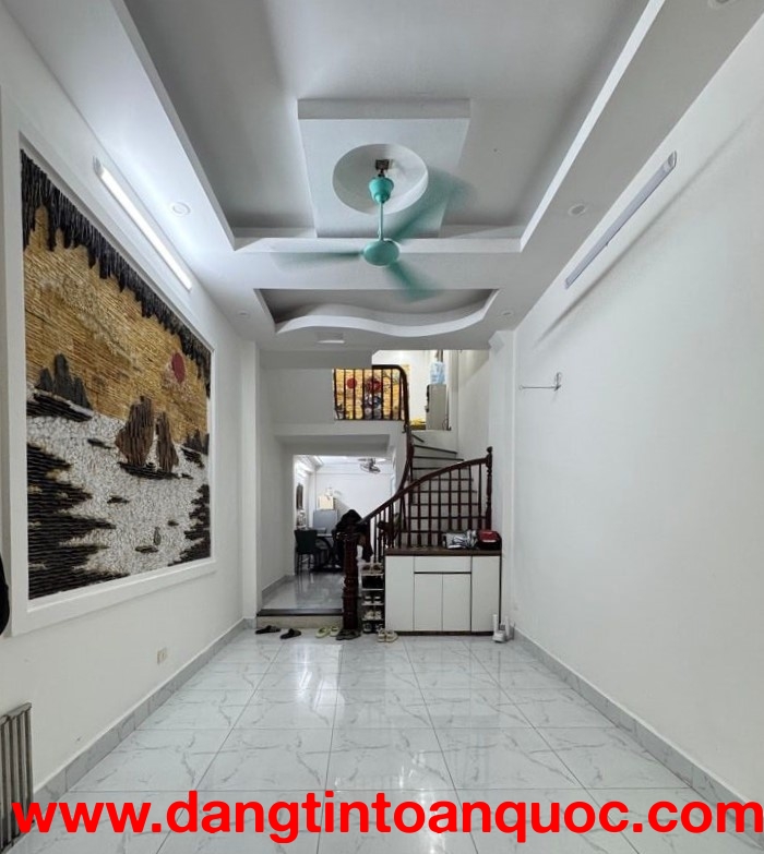 Bán nhà Kim Giang, Hoàng Mai, Ô tô, Kinh doanh, 3 thoáng, 37m2, 8.6 tỷ(CTL)