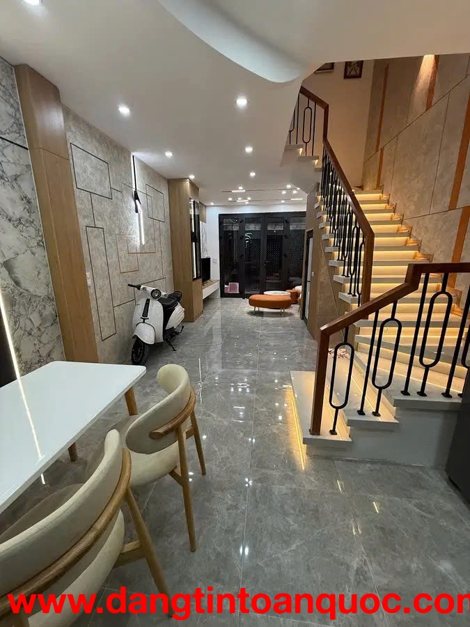 BÁN NHÀ MỚI Phố Ngọc Thụy-Long Biên 48m2 X 7.6 Tỷ.2 THOÁNG FULL  NỘI THẤT.