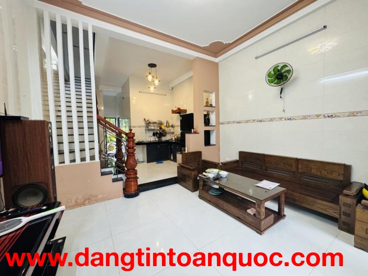 Bán nhà 2 tầng đường Nguyễn Duy Trinh 135m2 – tặng lô đất – giá 6 tỷ