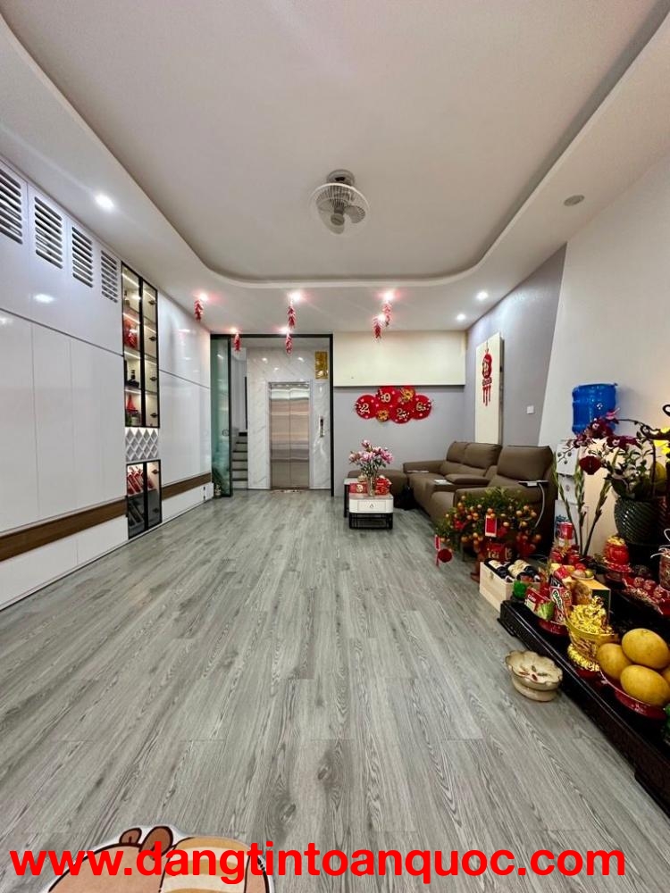 Bán nhà siêu đẹp phố Trạm- Ngõ cực nông Full NT- Dân xây- Oto tránh- thang máy -48m 6 tầng 13,x tỷ