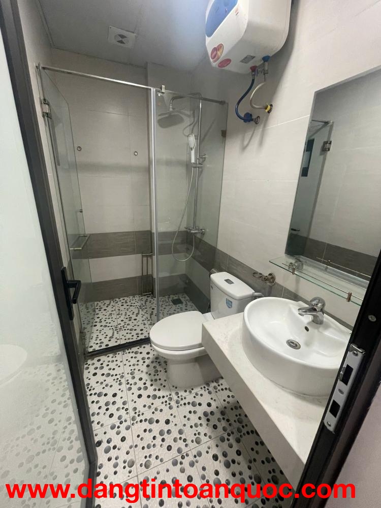 Bán gấp giá rẻ nhà Văn Chương 15m, 4 tầng, mặt tiền 2.8m, 3 tỷ Đống Đa.