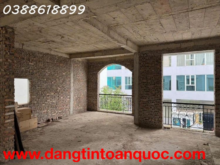 BÁN BT LIỀN KỀ HDI 135Mx5T, MT9M - HÀNG XÓM STARLAKE