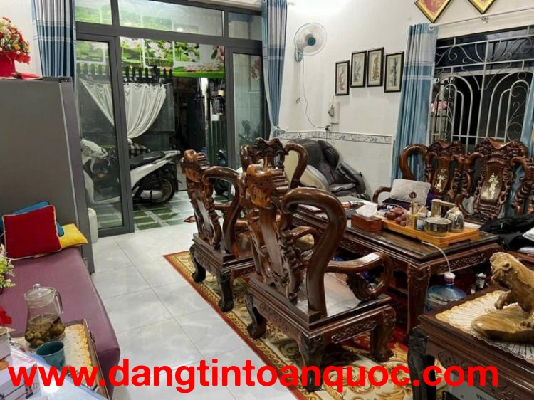 Bán nhà đường số 10, Tam Bình, Thủ Đức, TP HCM. DT 96m2, cấp 4, 3PN. Giá 4.85  tỷ, SHR - 0933125879.