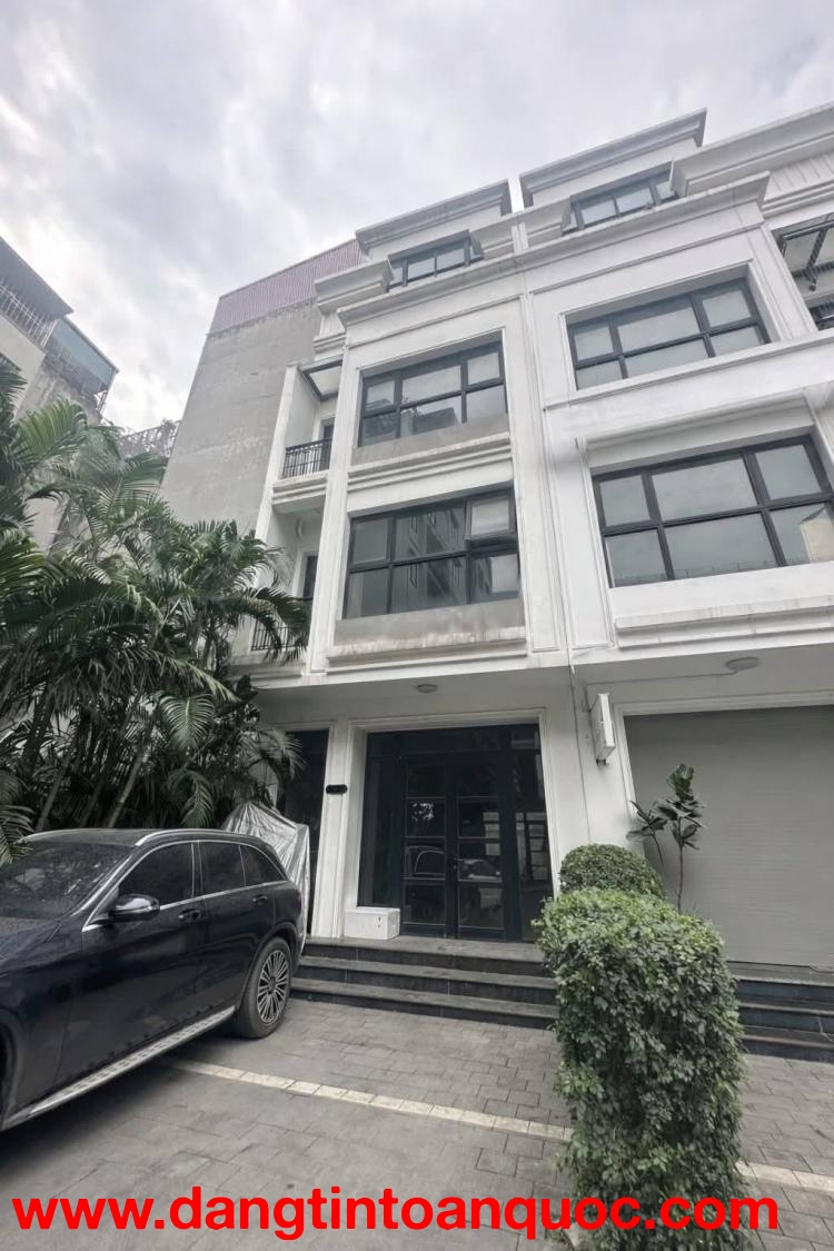 BIỆT THỰ LIỀN KỀ VINHOMES GARDENIA – HÀM NGHI
113M2, 5 TẦNG, KINH DOANH -VỈA HÈ RỘNG