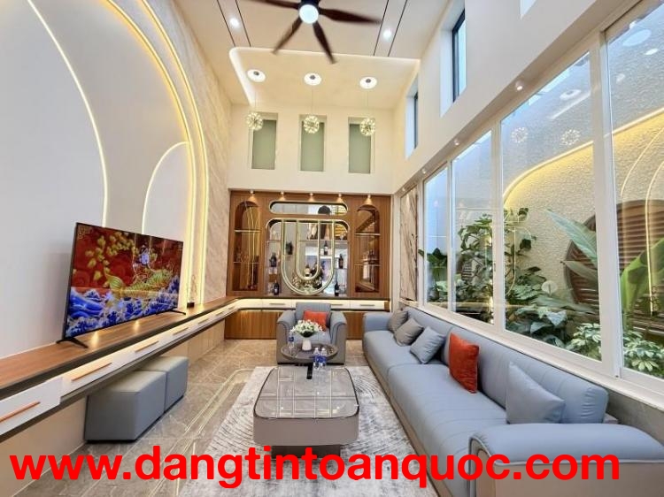 **Bán nhà HXH 766 CMT8 ** phường 5 Tân Bình (7*14) - 4 tầng