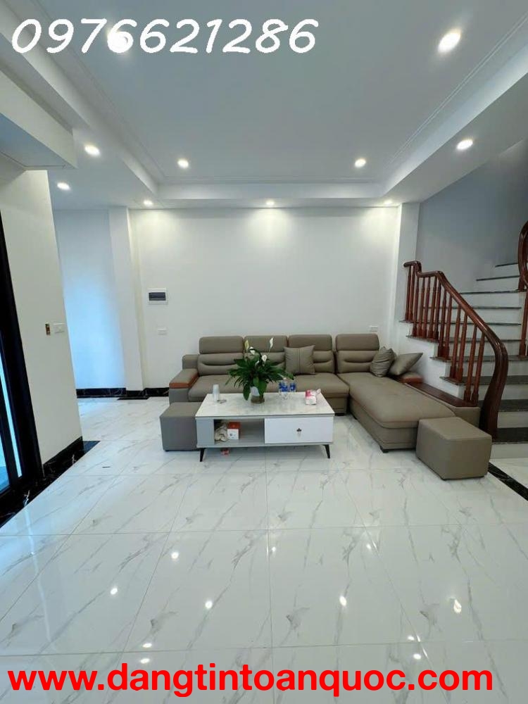 Bán nhà chân Đê Vàng- Long Biên – 45m² – Thang máy – Ô tô đỗ cửa – ????Nhà mới tinh – Giá 9.1 tỷ