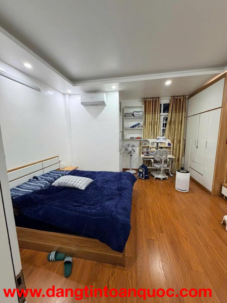 Giảm chào 1 tỉ! Bán nhà Nguyên Hồng, 60m2, 9 tầng, mặt tiền 5m, 40.5 tỷ, kinh doanh đỉnh