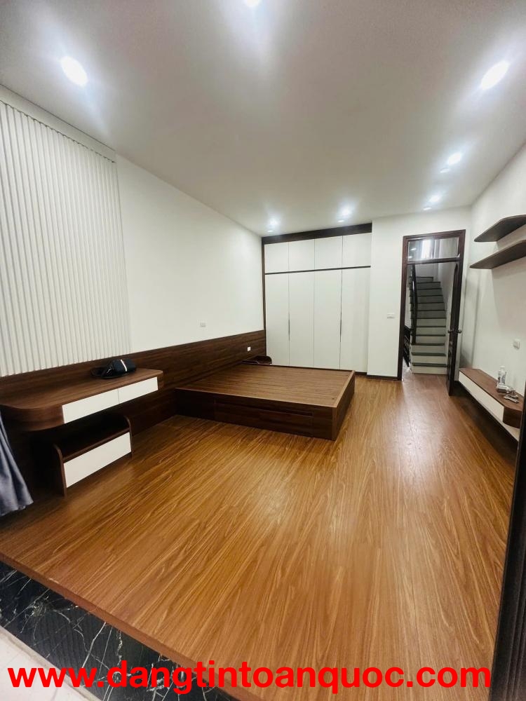 Giảm chào! Bán nhà Ngô Quyền, 50m2, 4 tầng, mặt tiền 4m, 18.5 tỷ, kinh doanh đỉnh